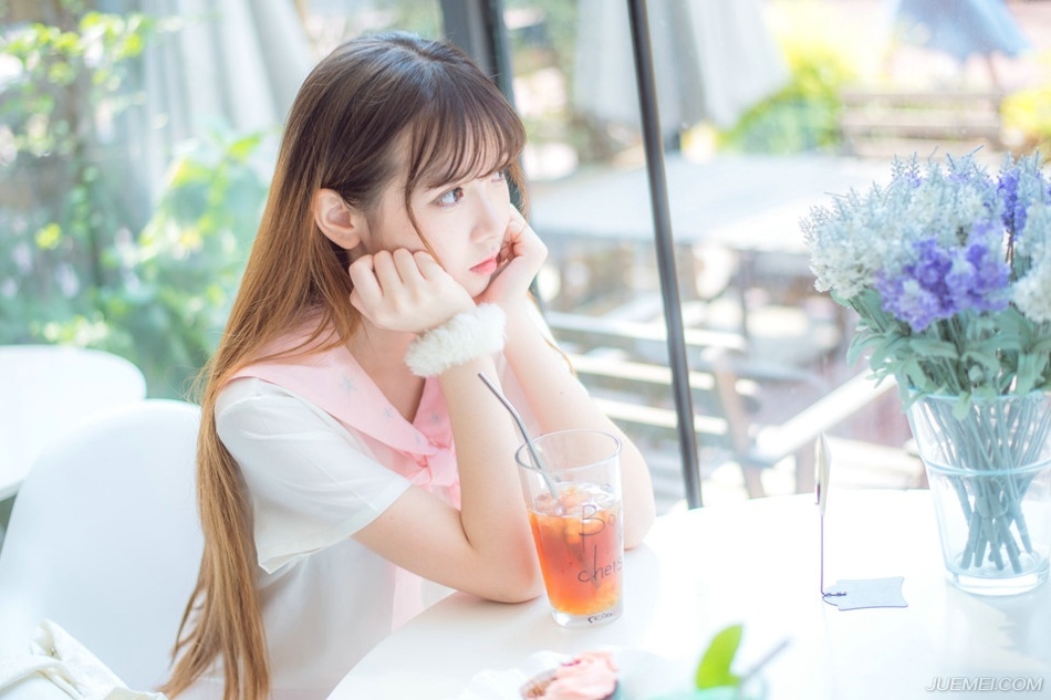 人，真是奇怪，没有外人来证明你，就往往看不出自己的价值。——三毛《撒哈拉的故事》